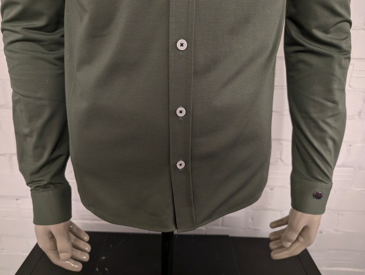 Camicia in ghisa. Colorato di verde. Taglia M.