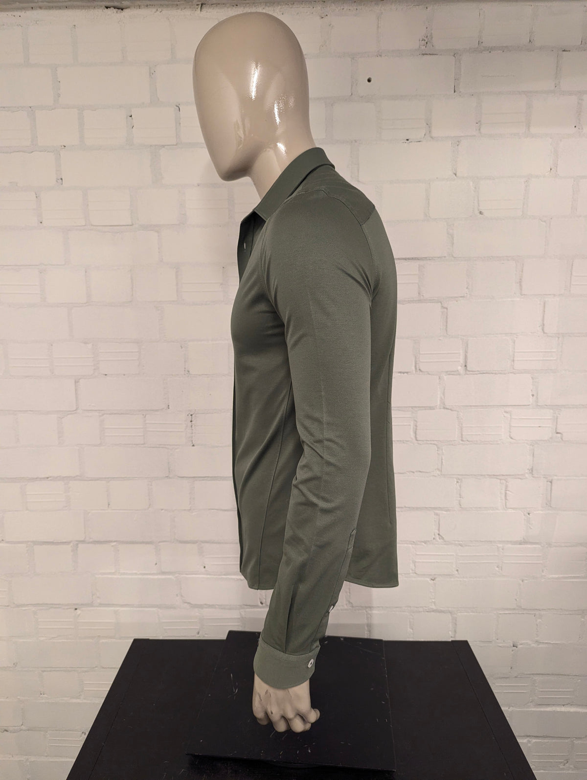Camicia in ghisa. Colorato di verde. Taglia M.
