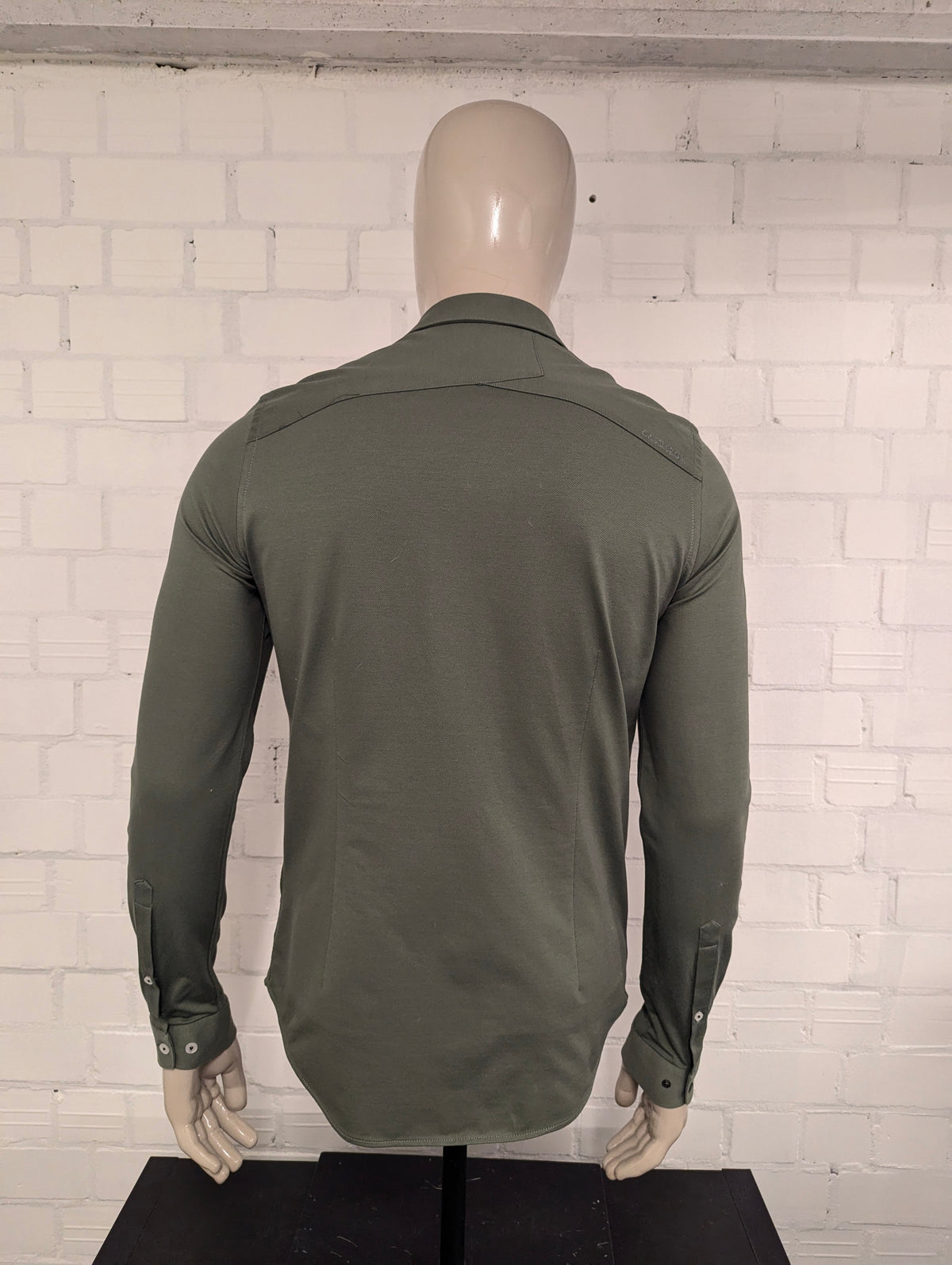 Camicia in ghisa. Colorato di verde. Taglia M.
