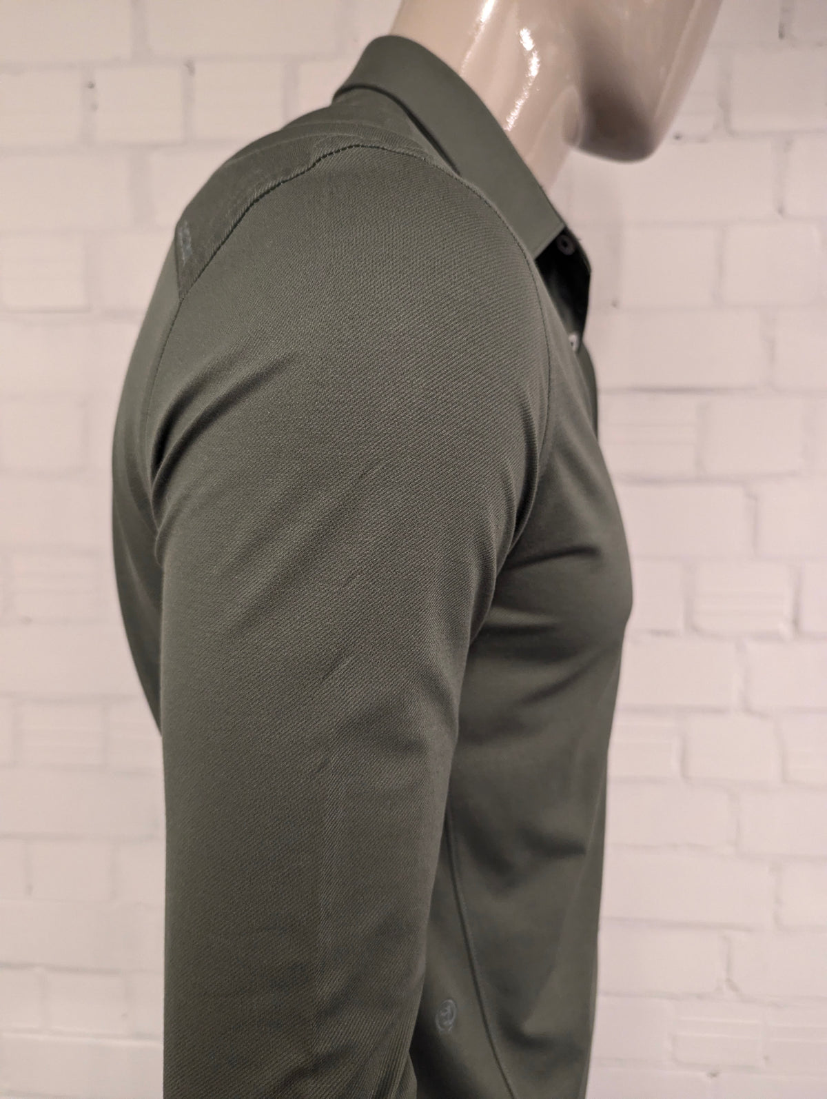 Camicia in ghisa. Colorato di verde. Taglia M.