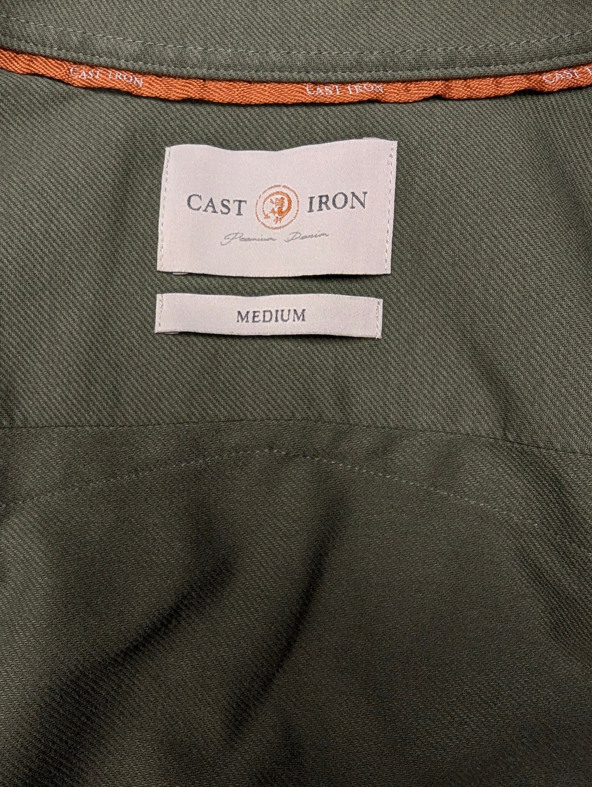 Camicia in ghisa. Colorato di verde. Taglia M.