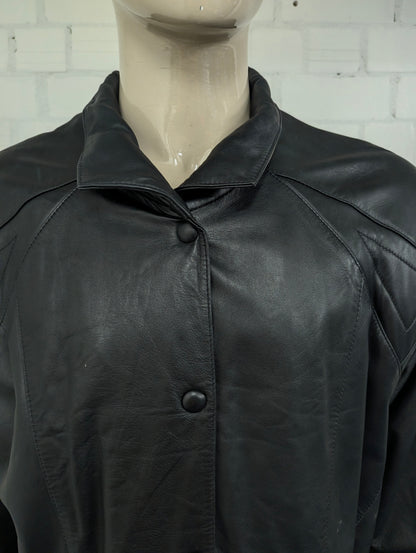 Giacca in pelle super anni '80 con bottoni a pressione e spalline. Di colore nero. Taglia XL. #734.