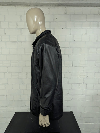 Giacca in pelle super anni '80 con bottoni a pressione e spalline. Di colore nero. Taglia XL. #734.