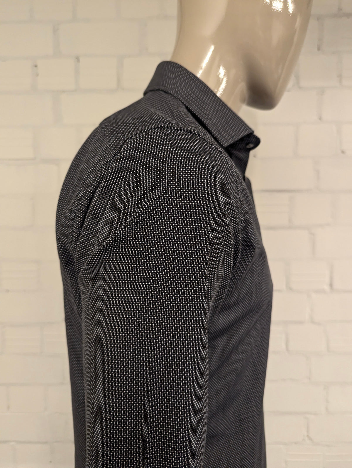 Strellson overhemd. zwart Wit gestippeld motief. Maat M. slim fit.