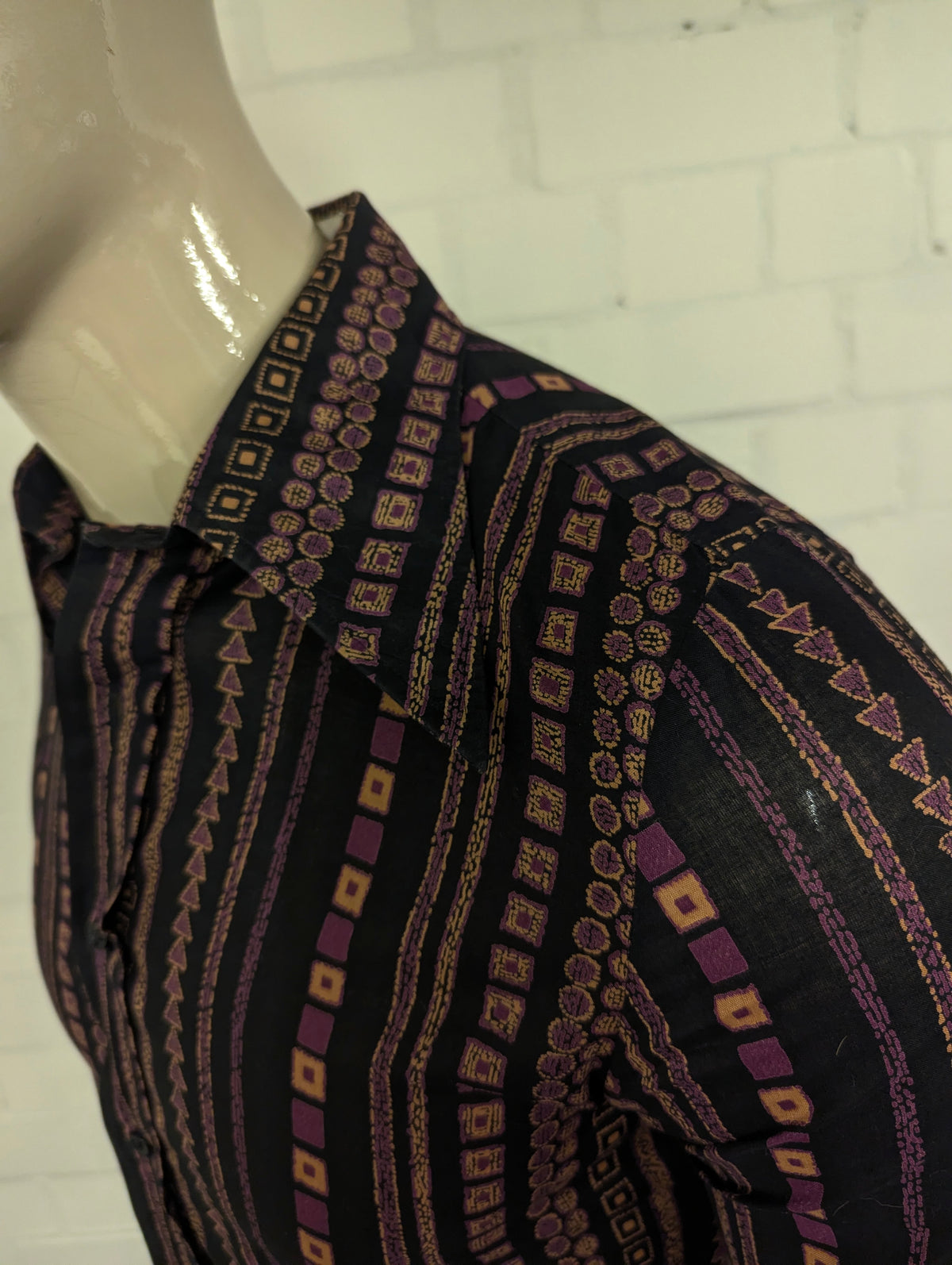 Vintage 70's Brummel Paris overhemd met puntkraag. Zwart Paars Beige print. Maat M.