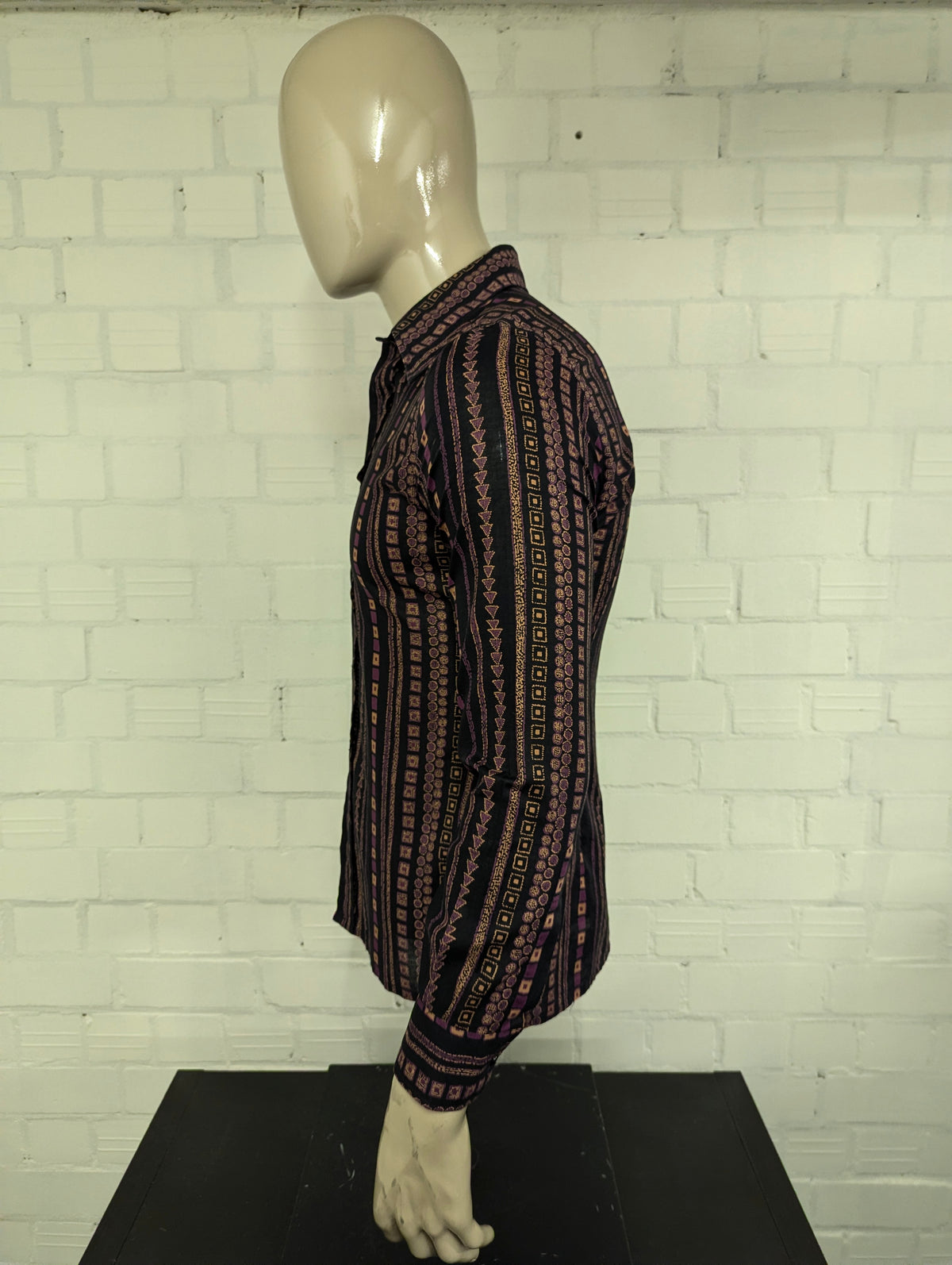 Vintage 70's Brummel Paris overhemd met puntkraag. Zwart Paars Beige print. Maat M.