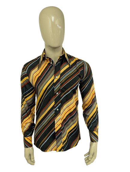Vintage 70's overhemd met puntkraag. Geel Rood Zwart Grijs gestreept. Maat M. #729.
