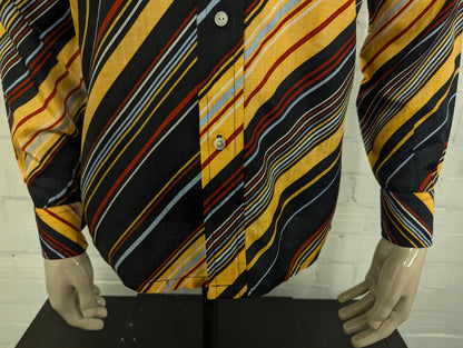 Vintage 70's overhemd met puntkraag. Geel Rood Zwart Grijs gestreept. Maat M. #729.
