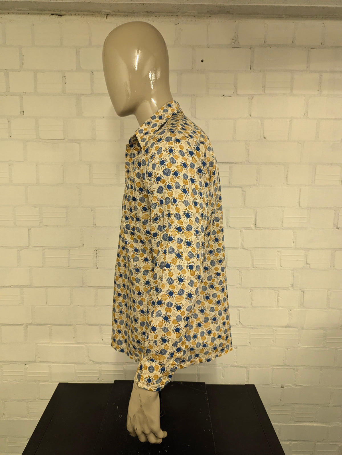 Vintage 70's 100.000 Chemises overhemd met puntkraag. Mosterd Geel Blauw Beige print. Maat L.