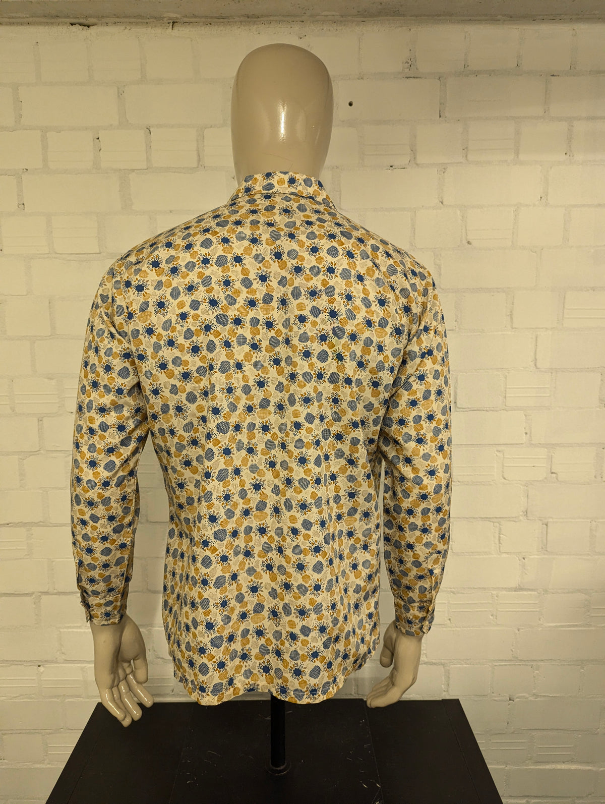 Vintage 70's 100.000 Chemises overhemd met puntkraag. Mosterd Geel Blauw Beige print. Maat L.
