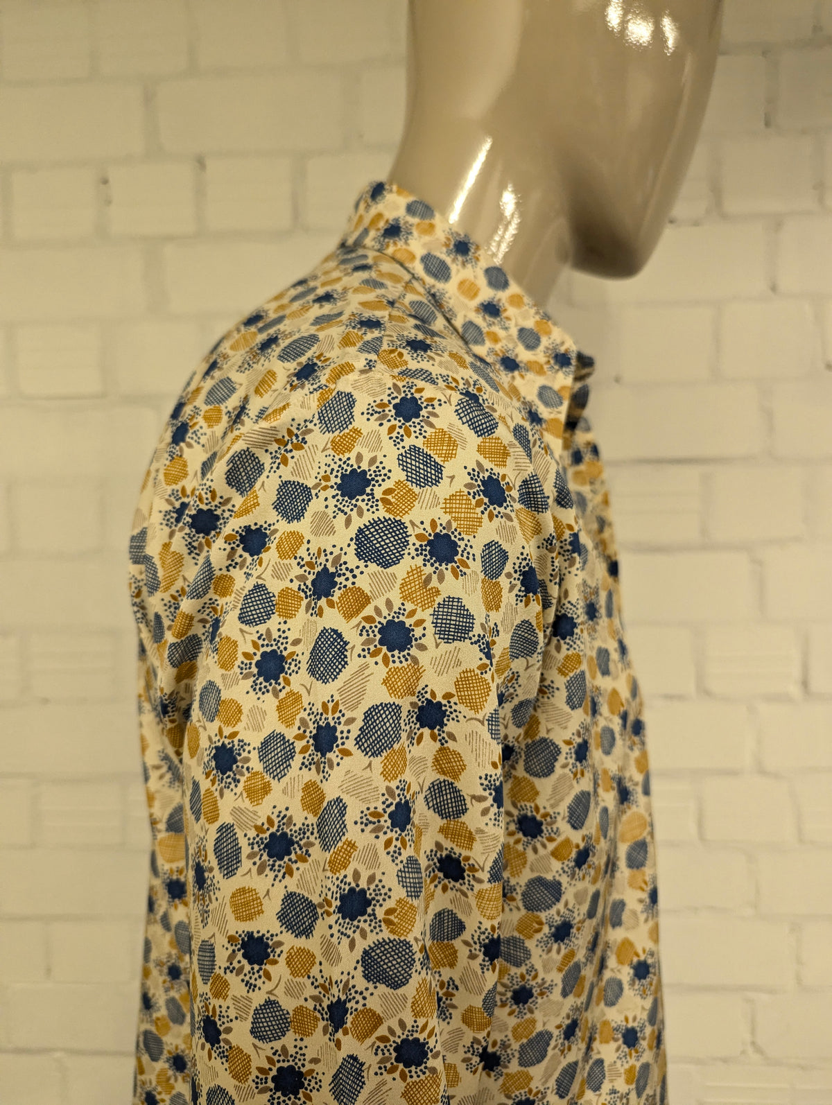 Vintage 70's 100.000 Chemises overhemd met puntkraag. Mosterd Geel Blauw Beige print. Maat L.