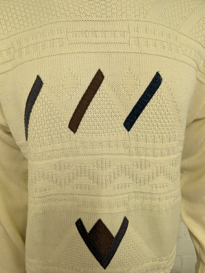 Vintage trui. Beige met Bruin Groen Blauwe applicaties. Maat L. #736.