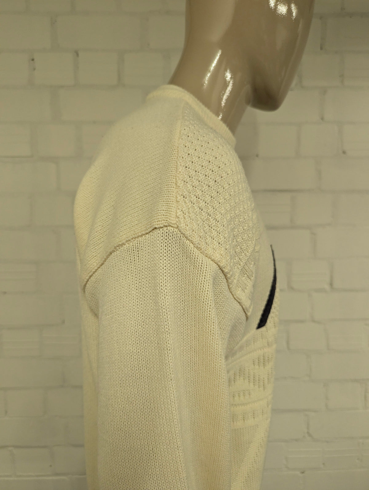 Vintage trui. Beige met Bruin Groen Blauwe applicaties. Maat L. #736.