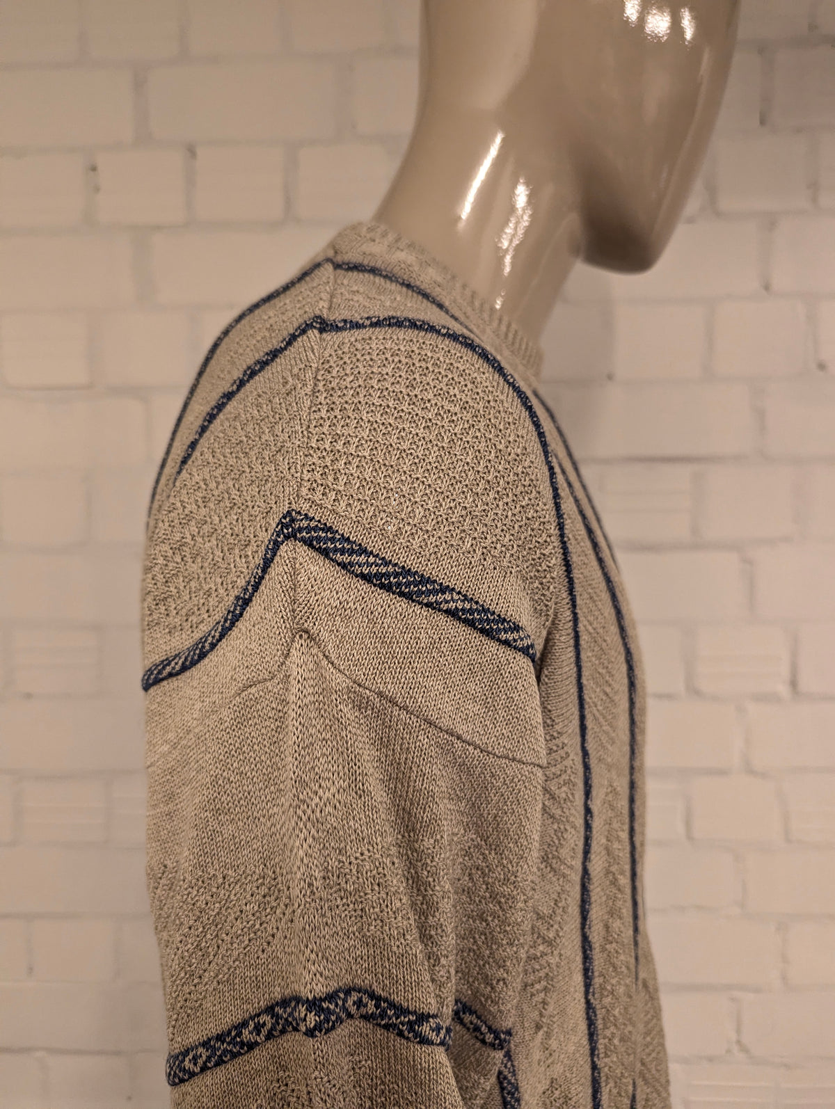 Vintage trui. Beige Blauw Golvend gestreept motief. Maat XL. #738.