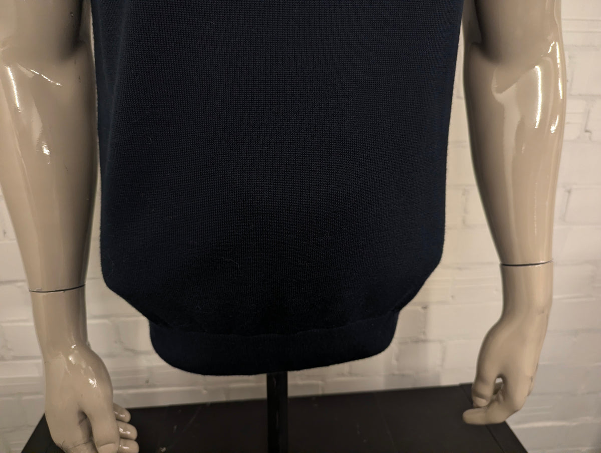 Fisk of Oslo Merino Wollen Spencer met V-Hals. Donker Blauw gekleurd. Maat M. 50% Merino Wol & 50% Acryl.
