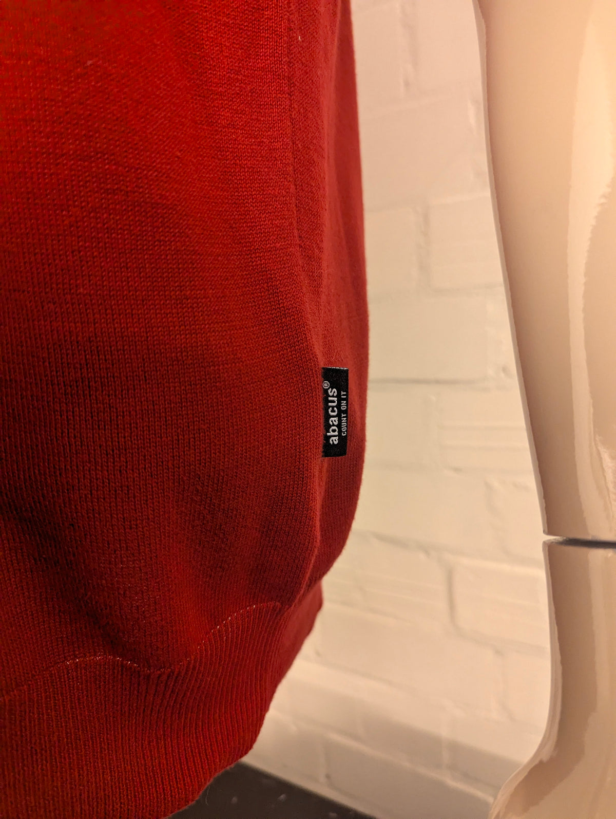 Abacus Spencer met V-Hals. Rood gekleurd. Maat M.