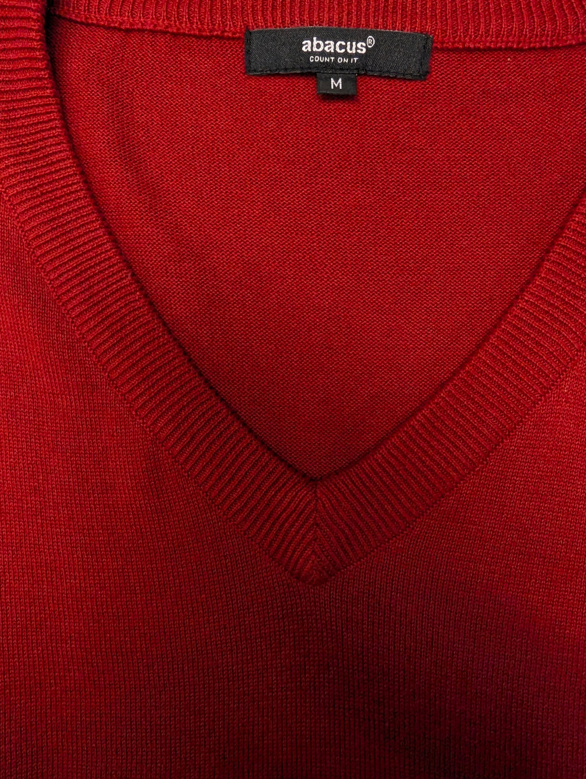 Abacus Spencer met V-Hals. Rood gekleurd. Maat M.