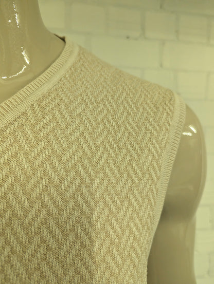 Arrow Spencer met V-Hals. Beige visgraat motief. Maat L.