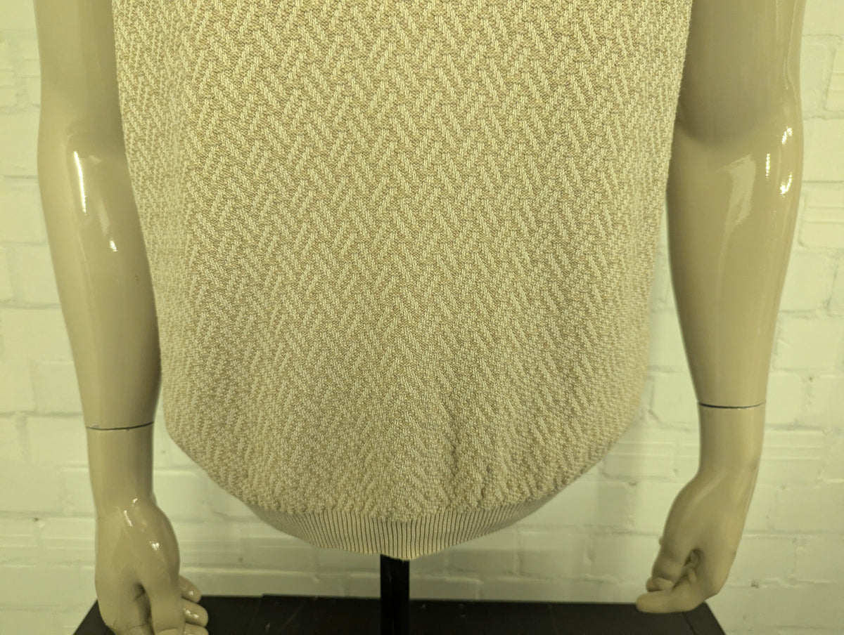Arrow Spencer met V-Hals. Beige visgraat motief. Maat L.