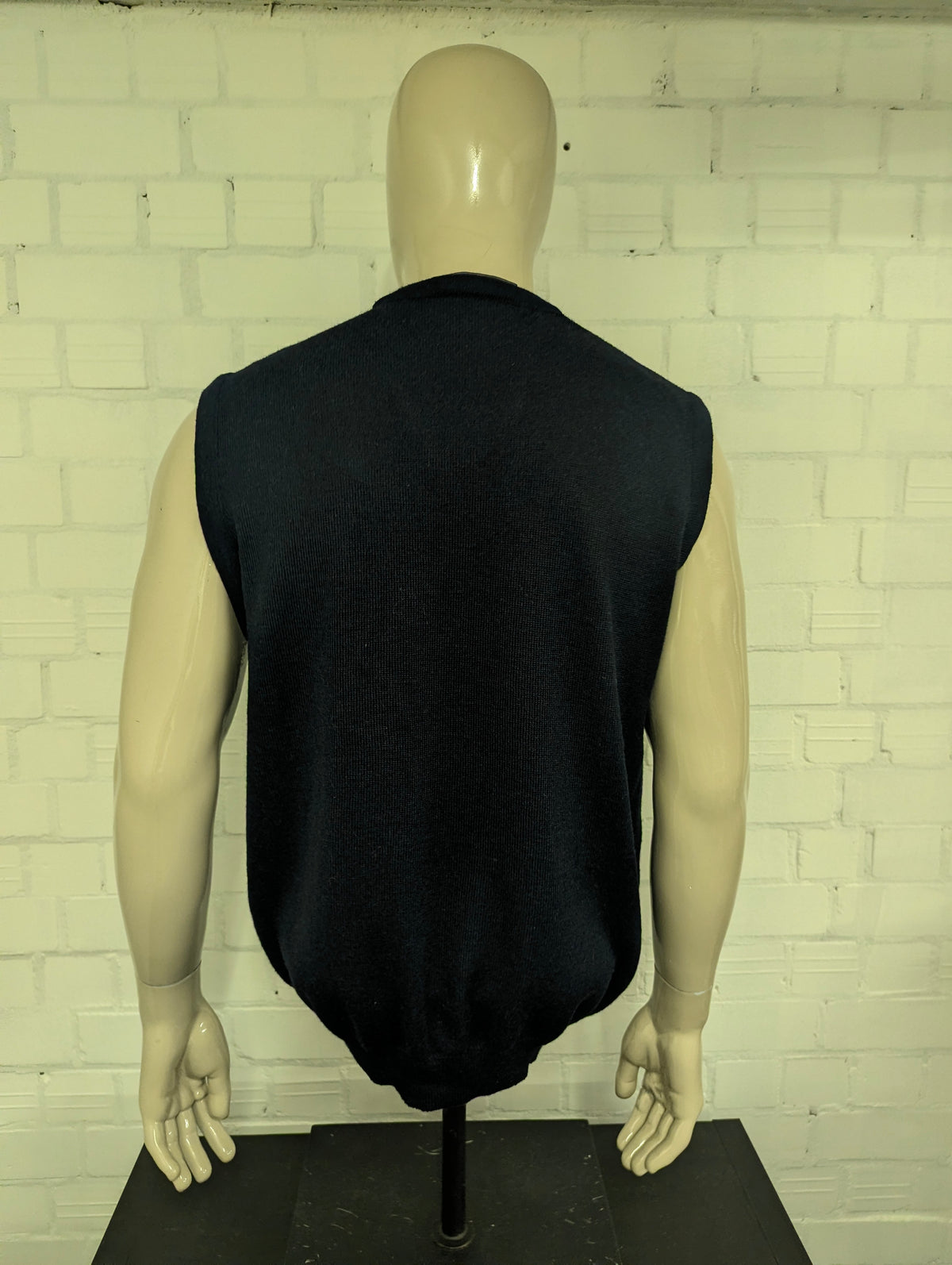 Vintage Wollen Serpelino Spencer met V-Hals. Zwart Bruin geruit. Maat L. 50% Wol & 50% Acryl.