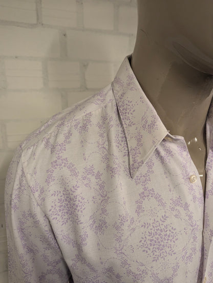 Vintage 70's overhemd met puntkraag. Wit Paarse Bloemen print. Maat L. #838.