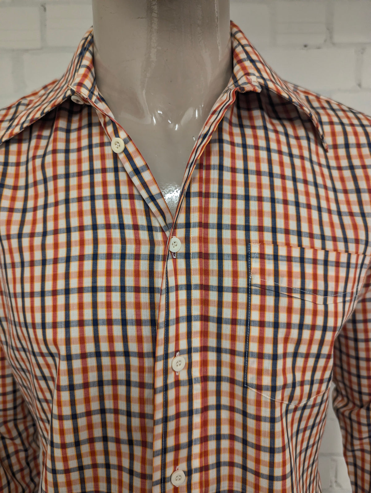 Vintage 70's Cicerone overhemd met puntkraag. Beige Geel Rood Zwart geruit. Maat L.