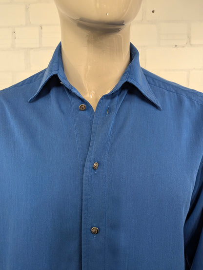 Vintage Versace Jeans Couture overhemd. Blauw gemêleerd met licht glanzend effect en de mooie iconische knopen. Maat L.