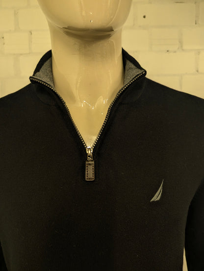 Nautica Quarter Zip trui met korte rits. Zwart gekleurd. Maat L. #835.