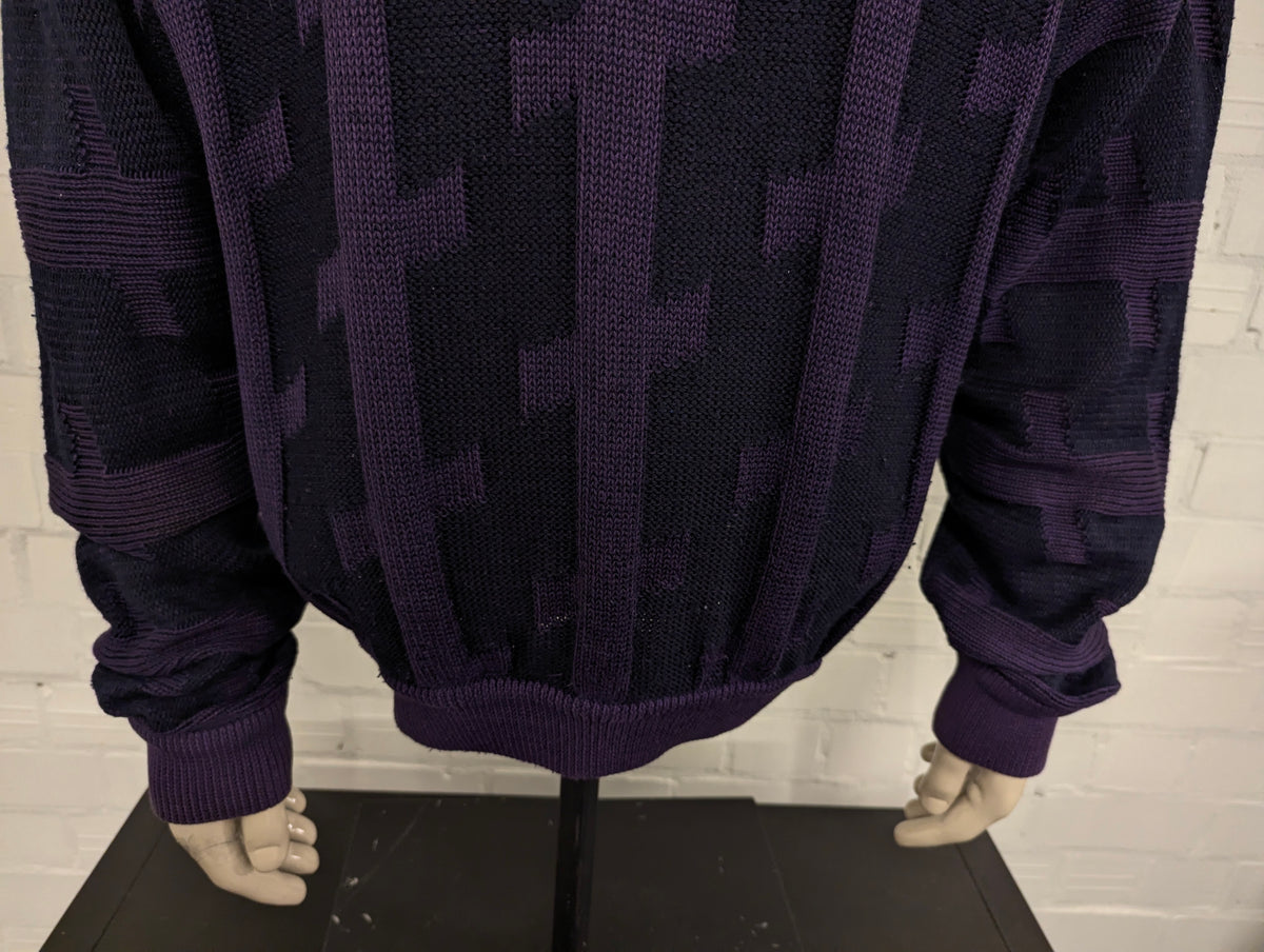 Vintage Society trui. Donker Paars motief. Maat 2XL / XXL.