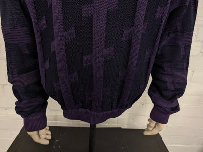 Vintage Society trui. Donker Paars motief. Maat 2XL / XXL.