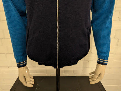 Monte Carlo Wollen vest. Blauw Grijs Wit gekleurd. Maat L.