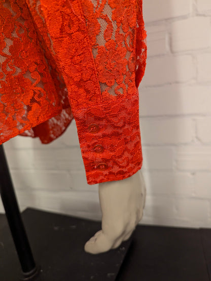 Vintage 70's overhemd met puntkraag. Rood van kant gebloemde motief. Maat M. #845.