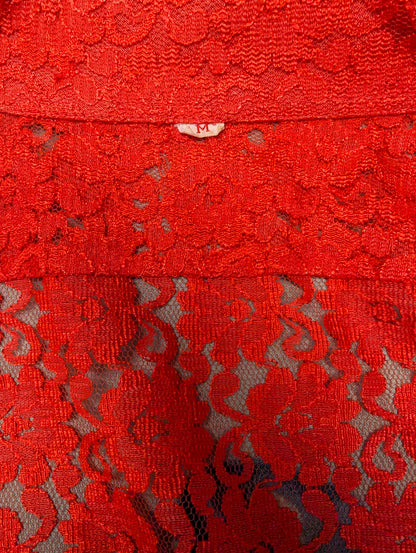 Vintage 70's overhemd met puntkraag. Rood van kant gebloemde motief. Maat M. #845.