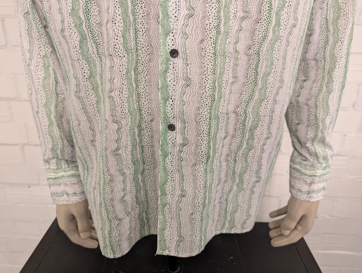 Vintage 70's Welton overhemd met puntkraag en luchtige dunne stof. Groen Wit Zwarte print. Maat L.