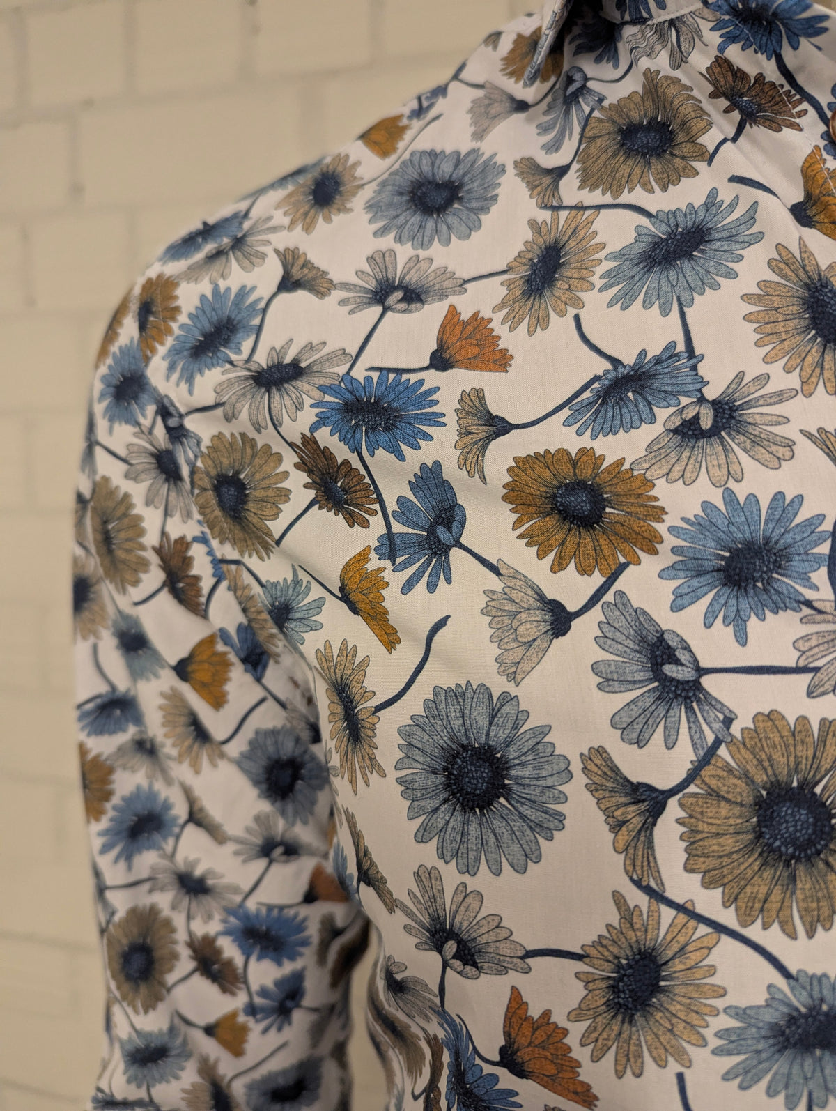R2 Amsterdam overhemd. Blauw Bruine Bloemen print. Maat M.