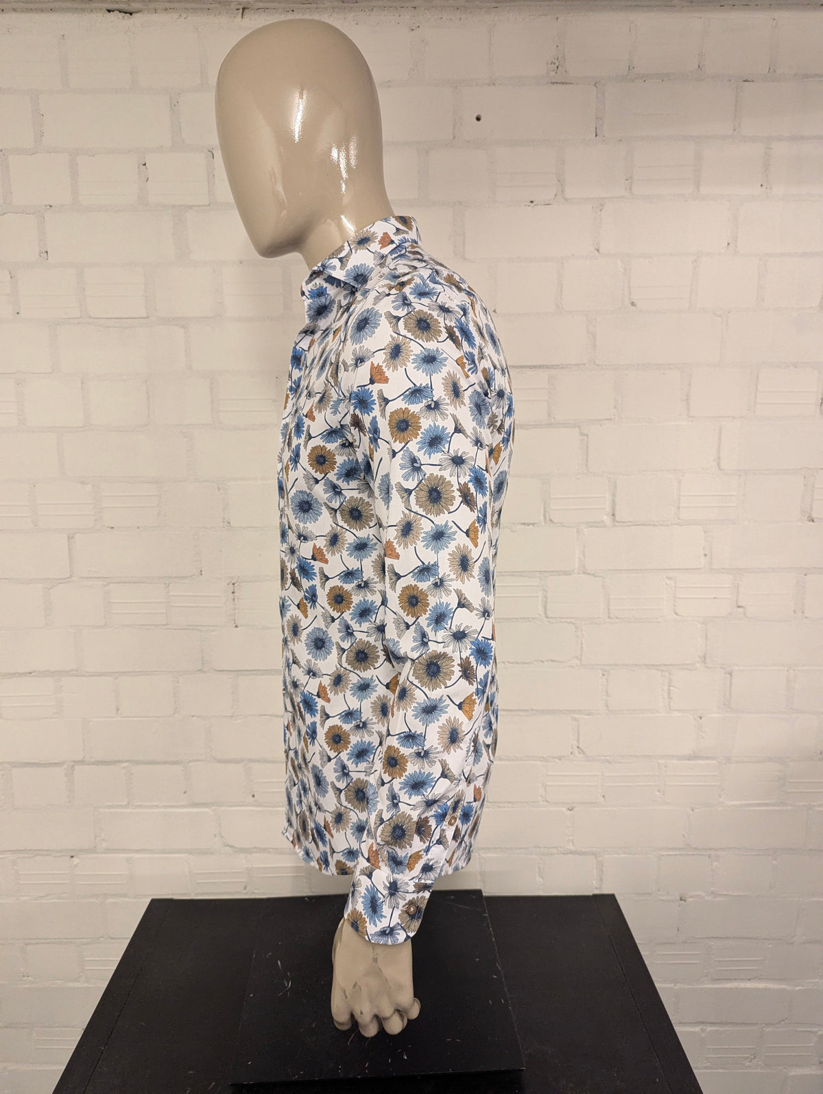 R2 Amsterdam overhemd. Blauw Bruine Bloemen print. Maat M.