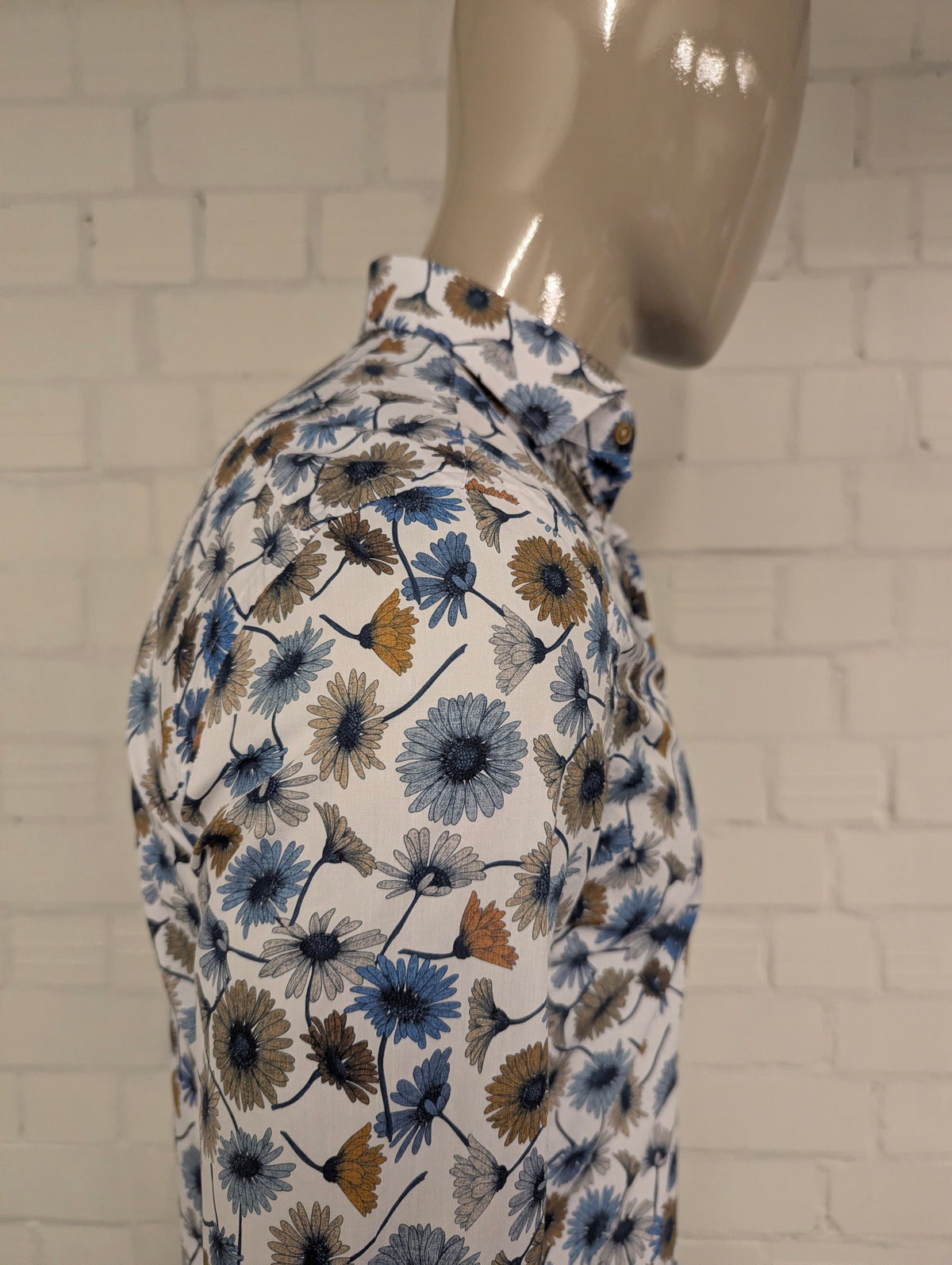 R2 Amsterdam overhemd. Blauw Bruine Bloemen print. Maat M.