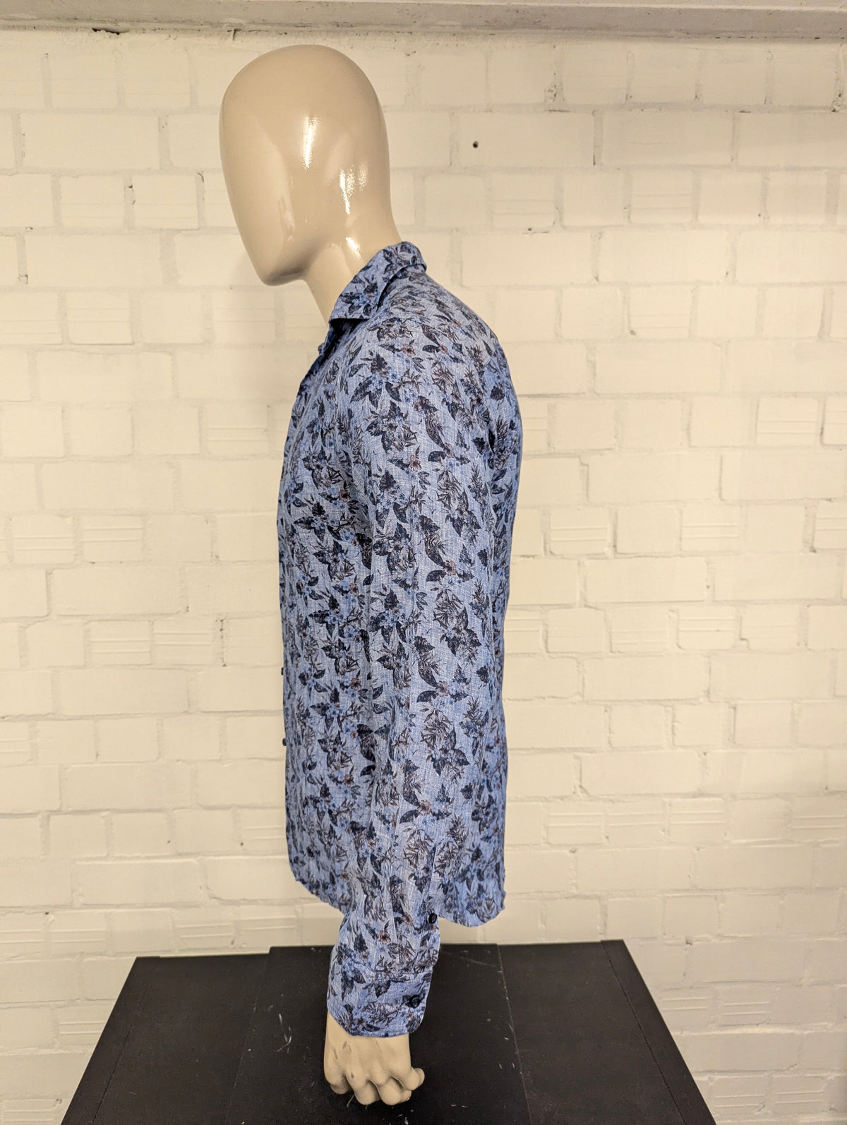 Oscar of Sweden overhemd. Blauw Bruine bloemen print. Maat M.