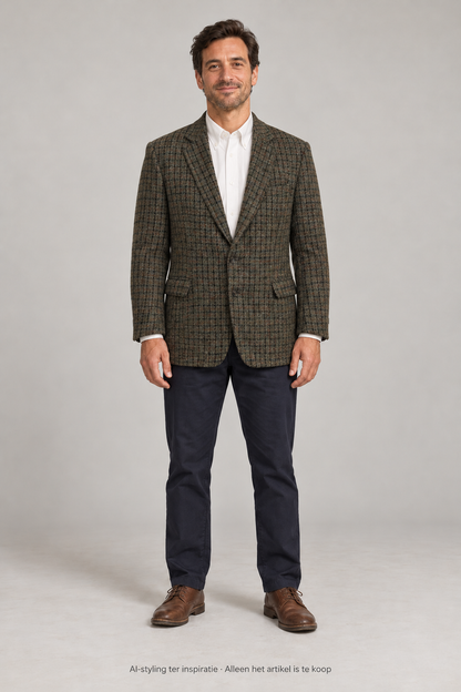 AI-styling ter inspiratie: Harris Tweed colbert. Groen Bruin Zwart motief. Maat 54. #901. Alleen dit artikel is inbegrepen; overige kleding en schoenen niet.