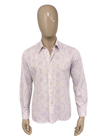 Vintage 70's overhemd met puntkraag. Wit Paarse Bloemen print. Maat L. #838. – voorzijde, vrijstaand.