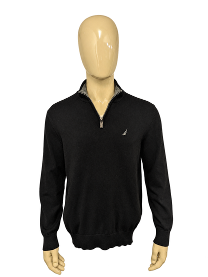 Nautica Quarter Zip trui met korte rits. Zwart gekleurd. Maat L. #835. – voorzijde, vrijstaand.
