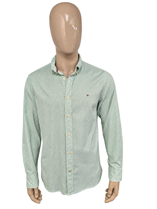 Tommy Hilfiger overhemd. Groen Wit gestreept. Maat L. ntflex. regular fit. stretch. – vrijstaande voorzijde.