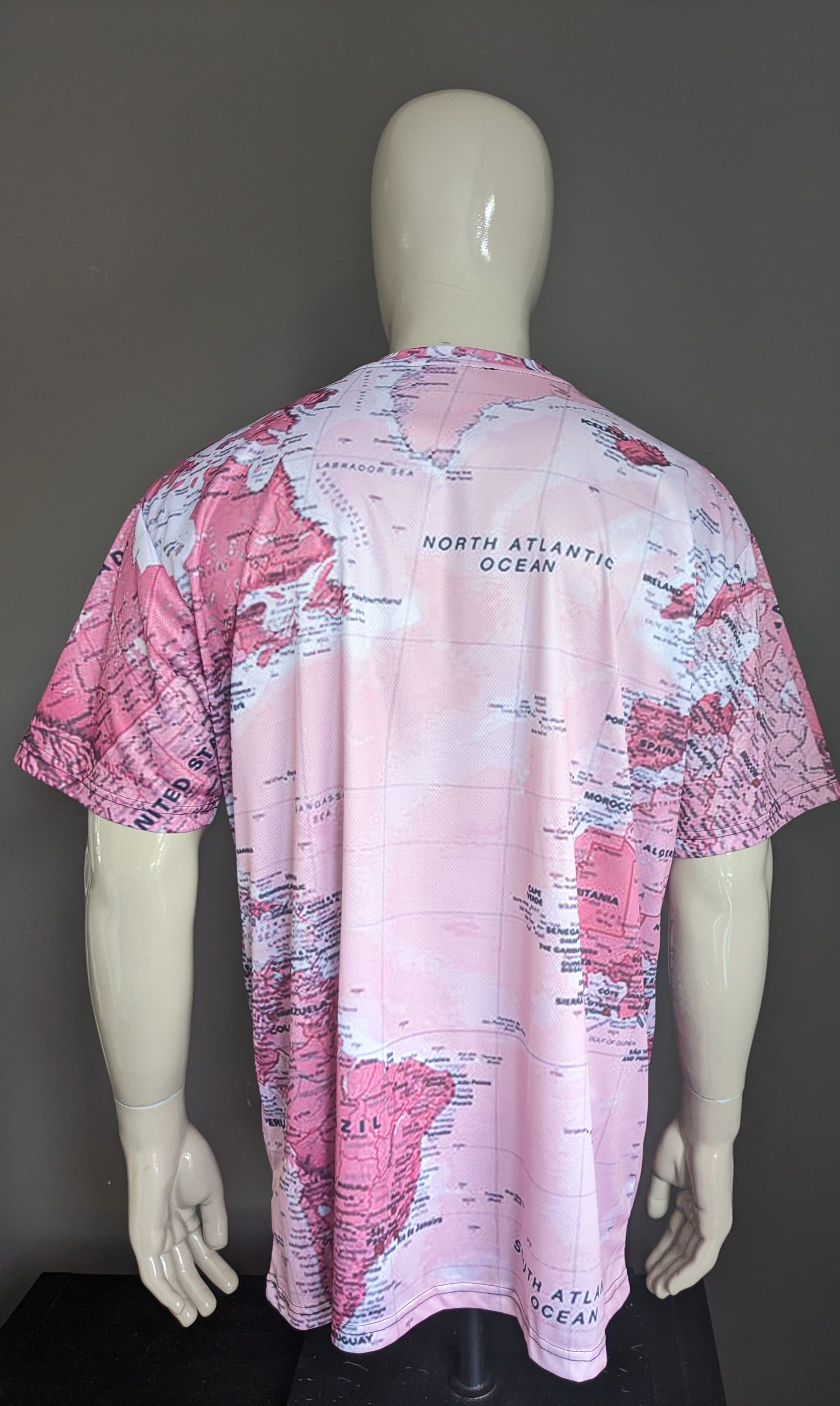 World map print shirt. Pink black and white colored. Size 2XL / 3XL. stretch.