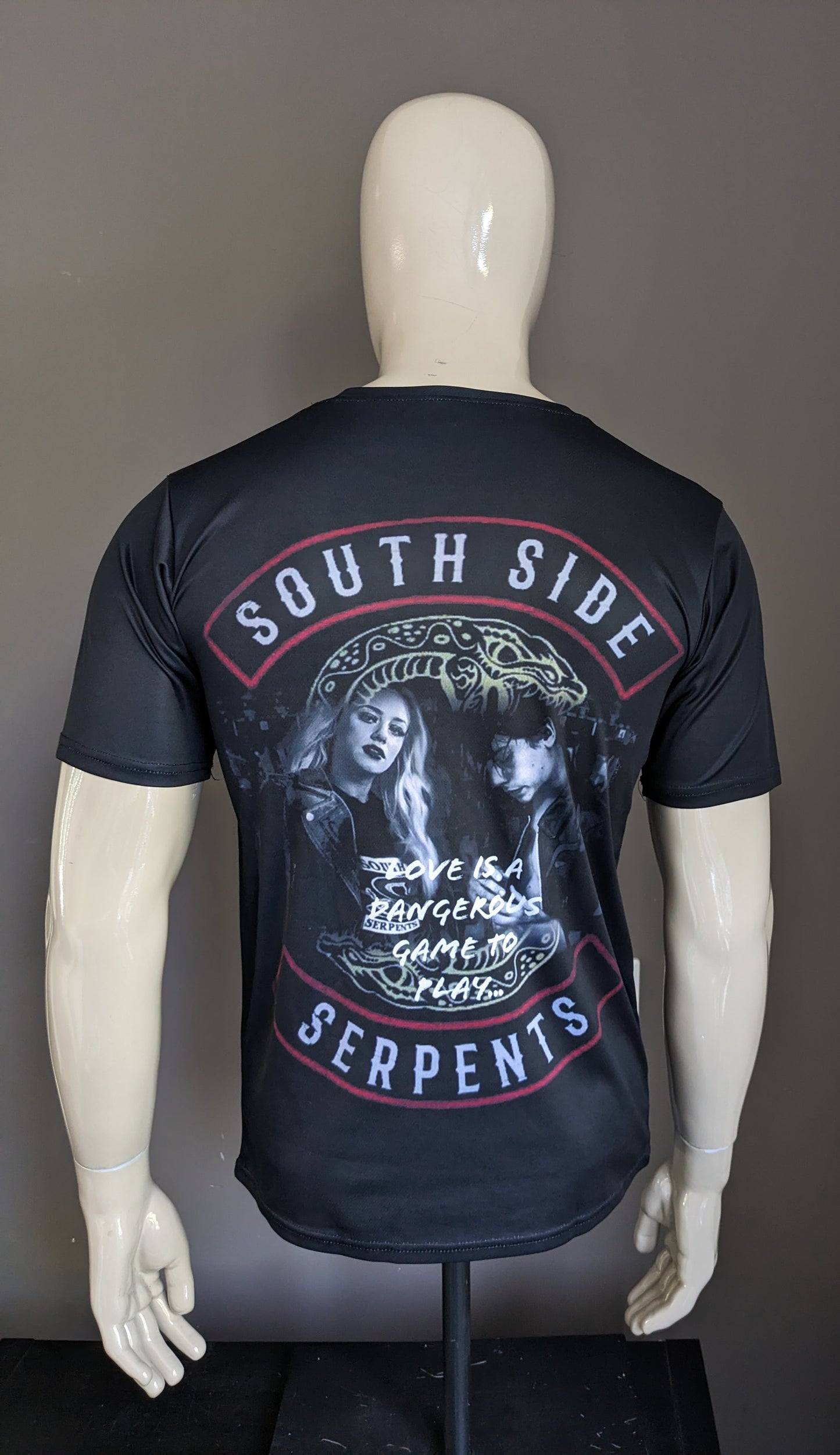 Camisa de serpientes South Side. Negro con impresión. Tamaño M. estiramiento