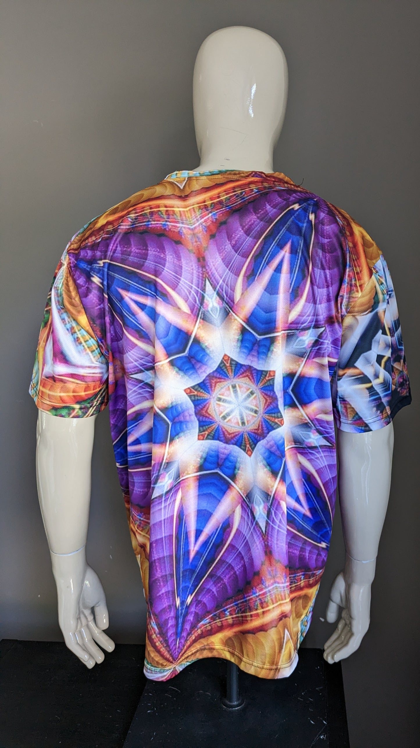 Holographic print shirt. Purple yellow green colored. Size XL. stretch