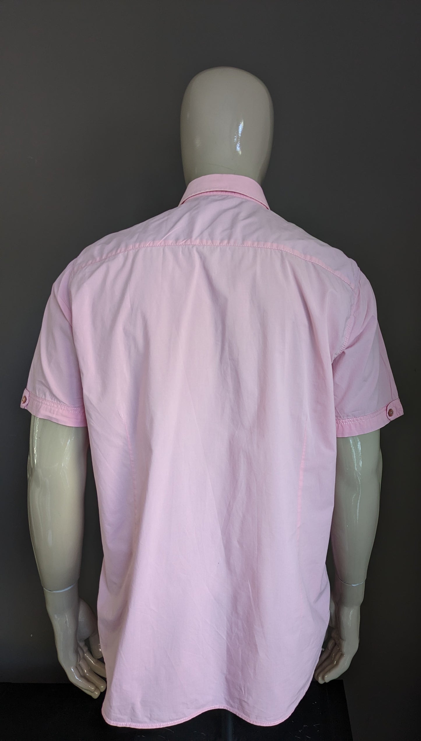 Estado de la camisa de arte manga corta. Color rosa. Tamaño xl. Ajuste regular.