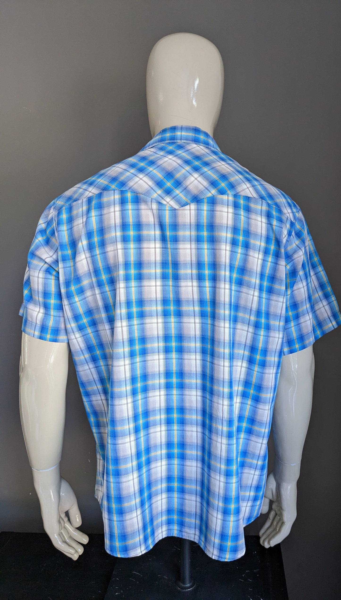 Wrangler Western shirt short sleeve with press studs. Blue yellow white checkered. Size XXL / 2XL.