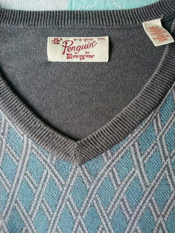 Suéter de pingüino con cuello en v / pull-sobre. Azul gris revisado. Tamaño 2xl / xxl
