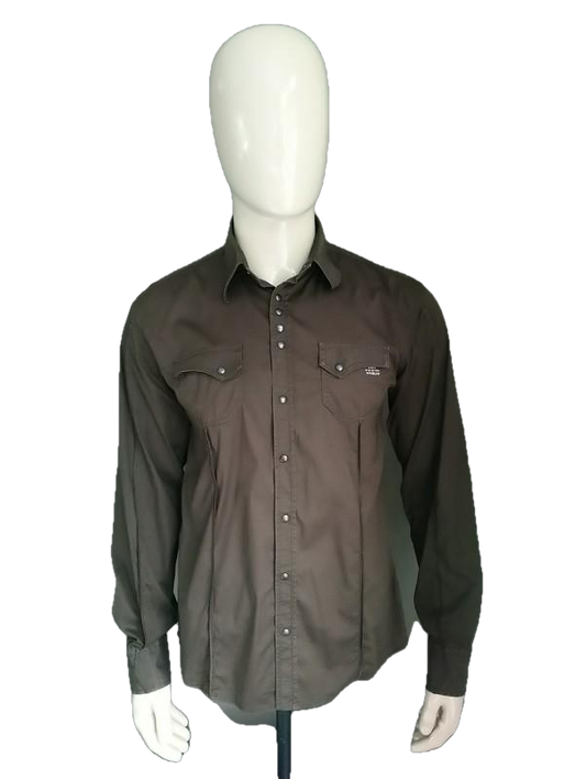 Selected shirt. Brown colored. Size L. Stretch