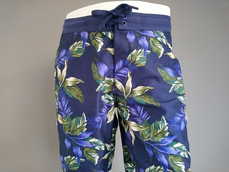 H & M-Badeanzug. Lila blaues Blumen. Größe S.